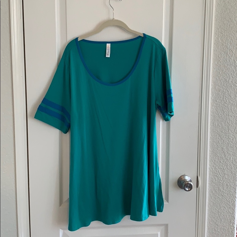 Lularoe classic tee